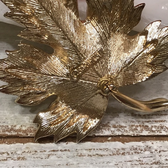 🌾[2/$28.00]🌾 Sarah Coventry Maple Leaf Pin - Picture 5 of 5